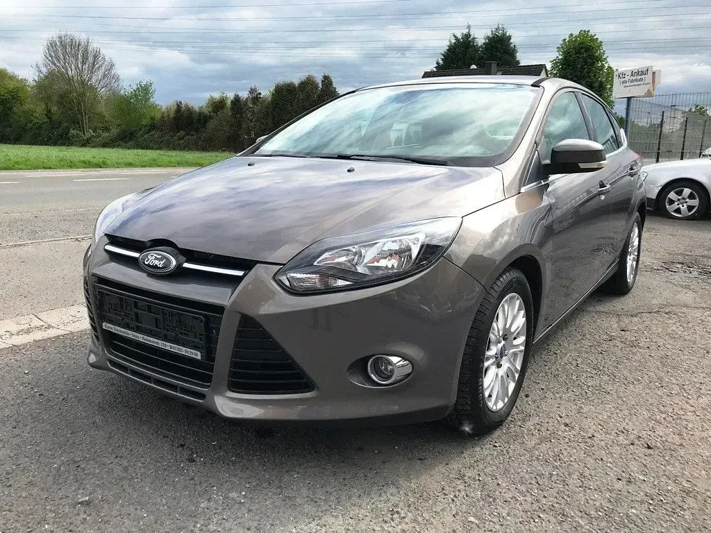 Gebraucht Ford Focus Titanium 125 PS (91 kW) 2012 Braun Limousine