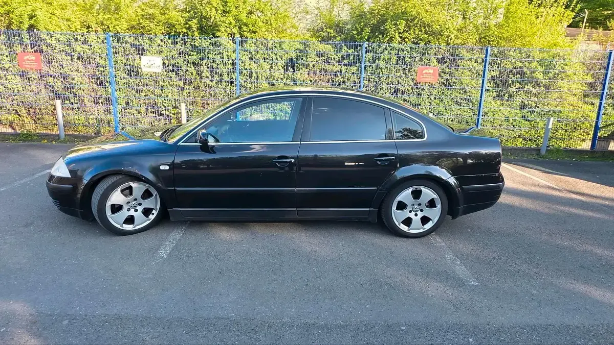 Second-hand VW Passat 131 CP (96 kW) 2004 Negru Berlinǎ