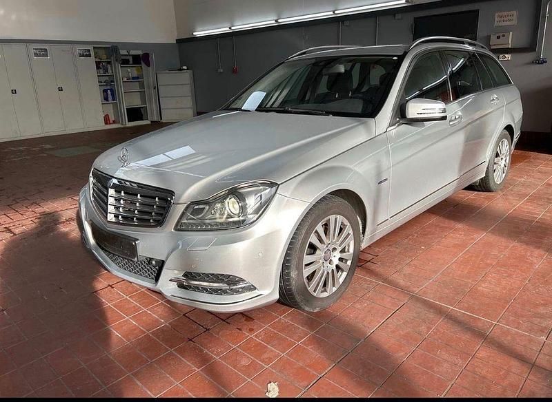 Gebraucht Mercedes C250 204 PS (150 kW) 2011 Silber Kombi