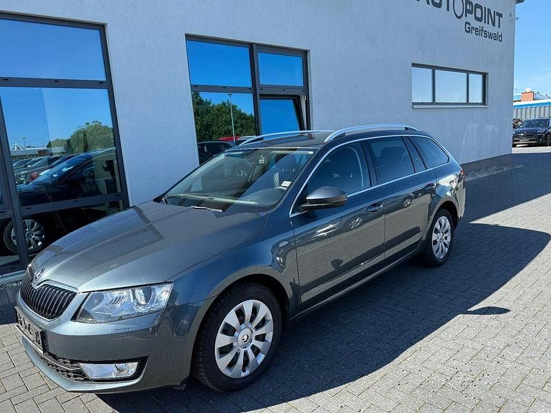 Grau Gebraucht 2015 Skoda Octavia Kombi | 10.990 € (Fairer Preis) - Bild 1/4