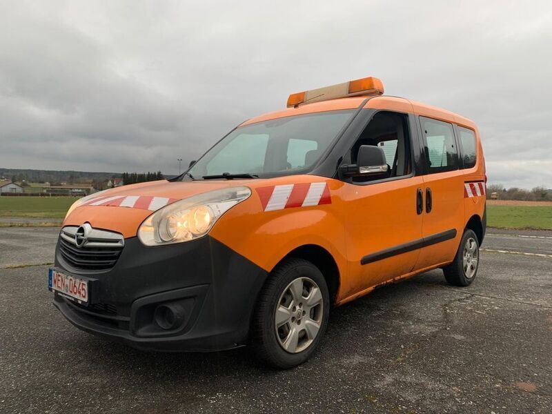Sonderfarben Gebraucht 2013 Opel Combo Selection Van / Kleinbus | 3.290 € (Fairer Preis) - Bild 1/4