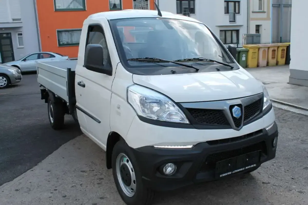 Neu Piaggio Porter 106 PS (77 kW) 2025 Plaster weiss SUV