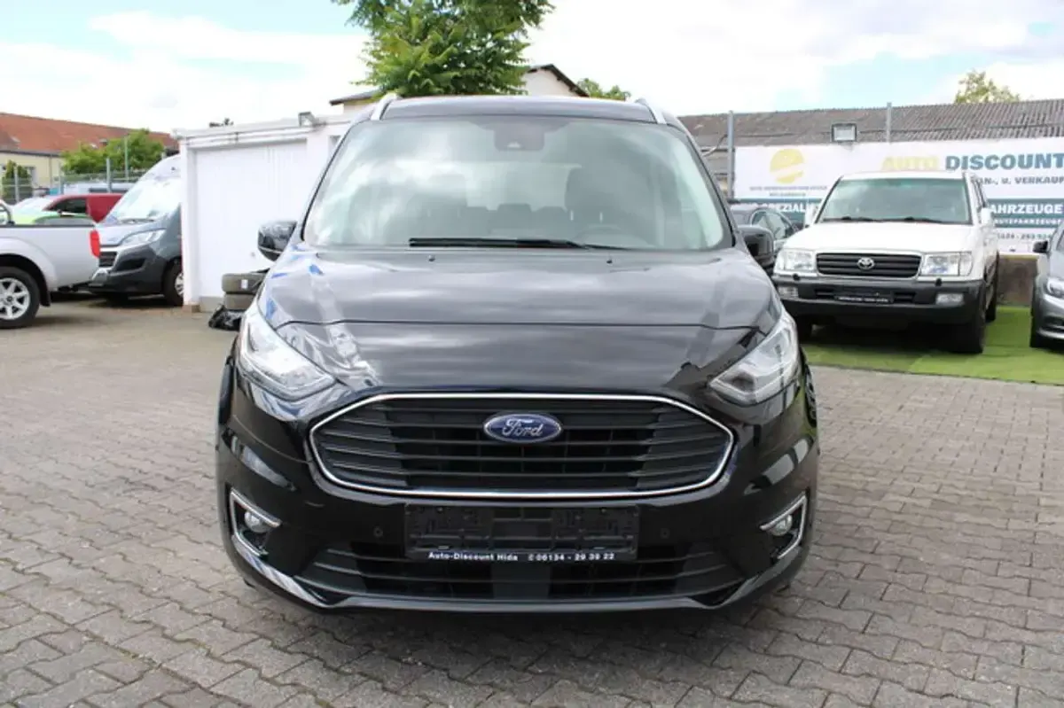 Gebraucht Ford Tourneo Connect Titanium 120 PS (88 kW) 2021 Schwarz Van / Kleinbus