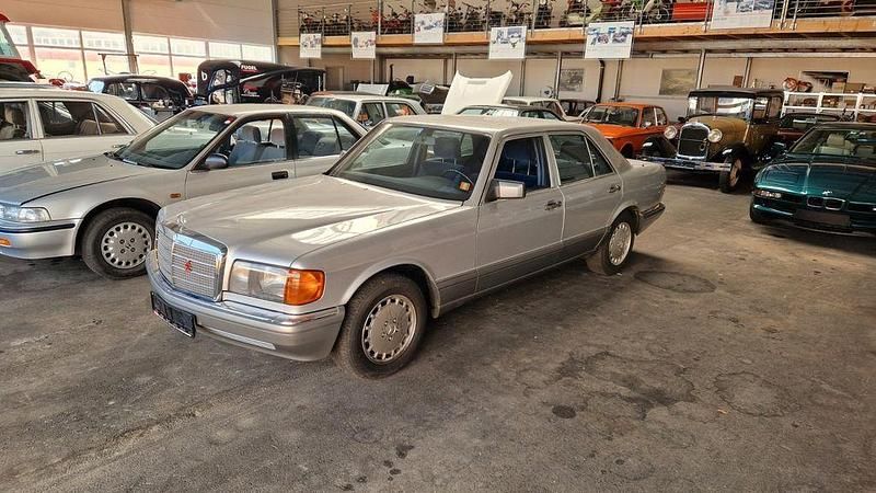 Silber Gebraucht 1989 Mercedes 420 SE Limousine | 21.750 € - Bild 1/4