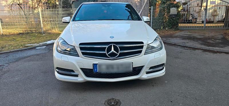 Gebraucht Mercedes C180 156 PS (114 kW) 2013 Weiß Limousine
