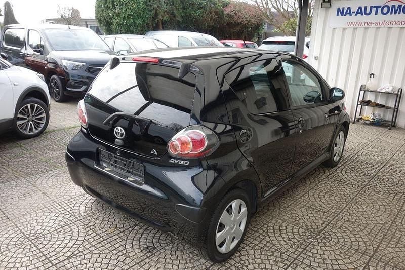 Gebraucht Toyota Aygo Edition 68 PS (50 kW) 2011 Schwarz Kleinwagen