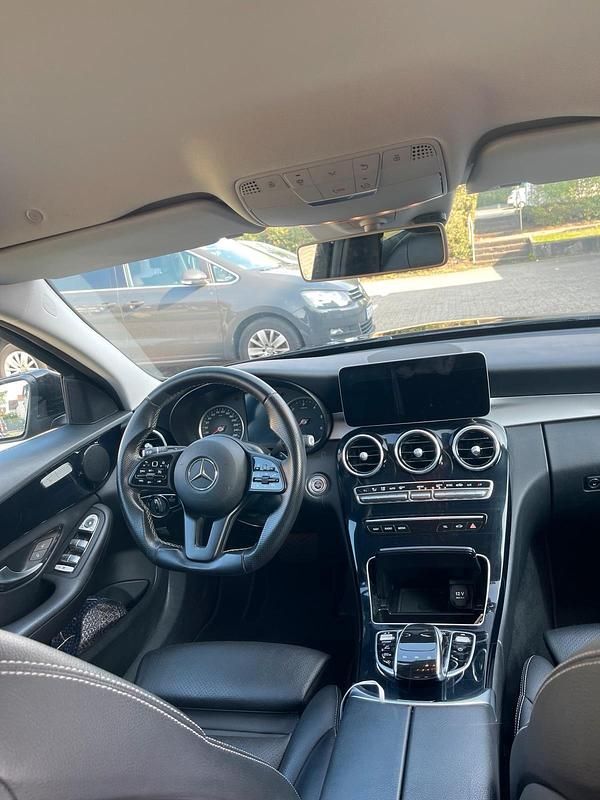 Schwarz Gebraucht 2018 Mercedes C220 Kombi | 15.900 € (Fairer Preis) - Bild 1/4