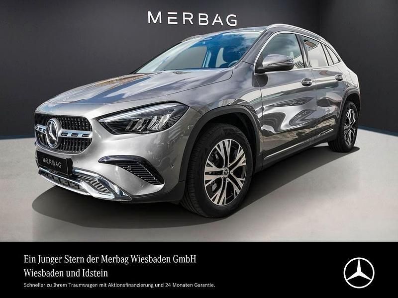 Mountain grau Gebraucht 2025 Mercedes GLA180 Advanced SUV | 36.790 € (Guter Preis) - Bild 1/4