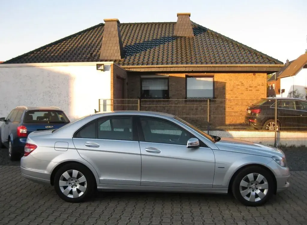 Gebraucht Mercedes C200 Elegance 184 PS (135 kW) 2010 Silber Limousine