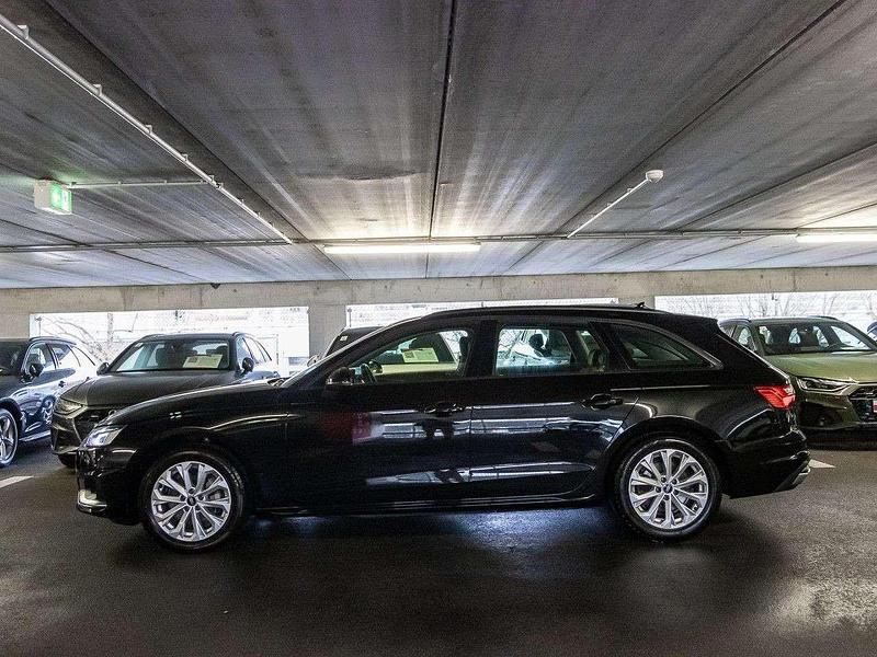 Gebraucht Audi A4 Ambiente 204 PS (150 kW) 2022 Mythosschwarz metallic Kombi