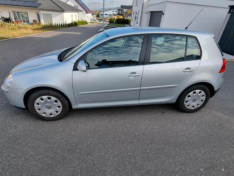 Silber Gebraucht 2007 VW Golf V Kleinwagen | 4.700 € (Etwas zu teuer) - Bild 1/4