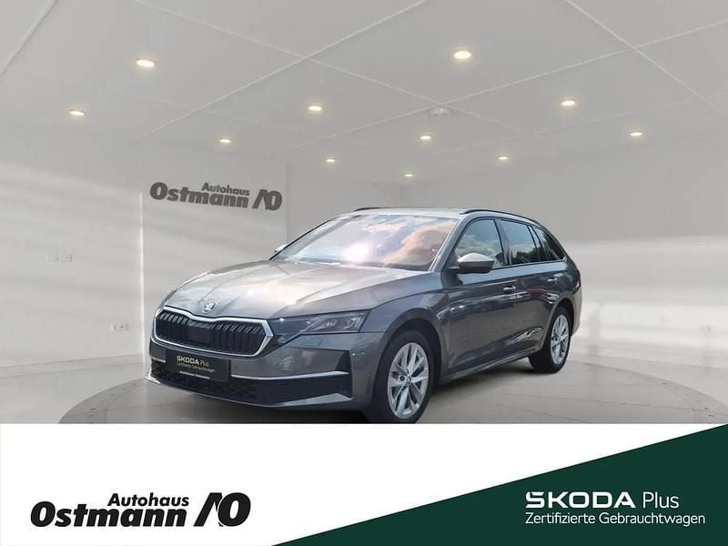 Grau Gebraucht 2024 Skoda Octavia Selection Kombi | 32.489 € (Fairer Preis) - Bild 1/4