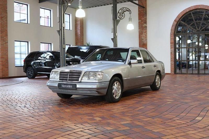 Gebraucht Mercedes E280 193 PS (141 kW) 1995 Silber Limousine