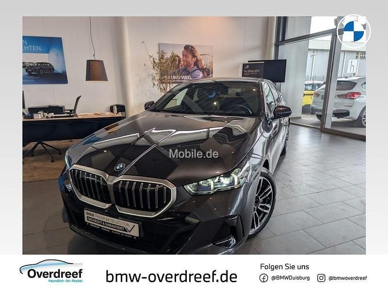 Grau Gebraucht 2024 BMW 550e Performance Limousine | 79.800 € (Guter Preis) - Bild 1/4