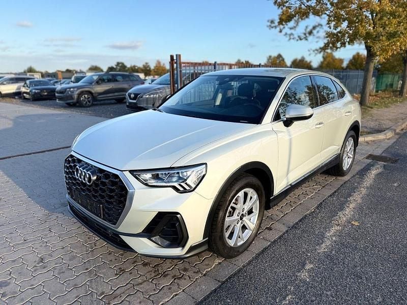 Silber Gebraucht 2021 Audi Q3 Sportback Business SUV | 25.500 € (Guter Preis) - Bild 1/4