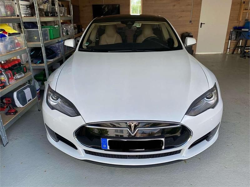 Gebraucht 2015 Tesla Model S Kleinwagen | 25.000 € - Bild 1/4