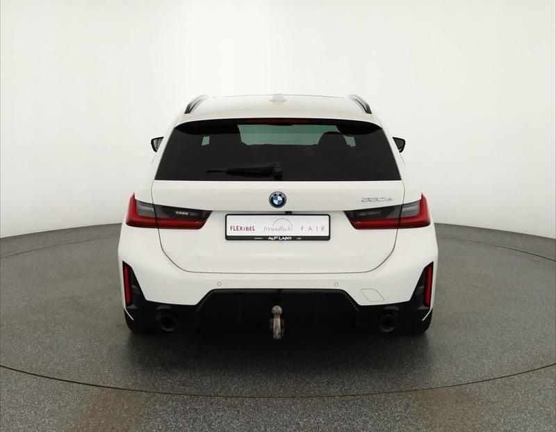 Gebraucht BMW 330e M Sport 292 PS (214 kW) 2023 Weiß Kombi