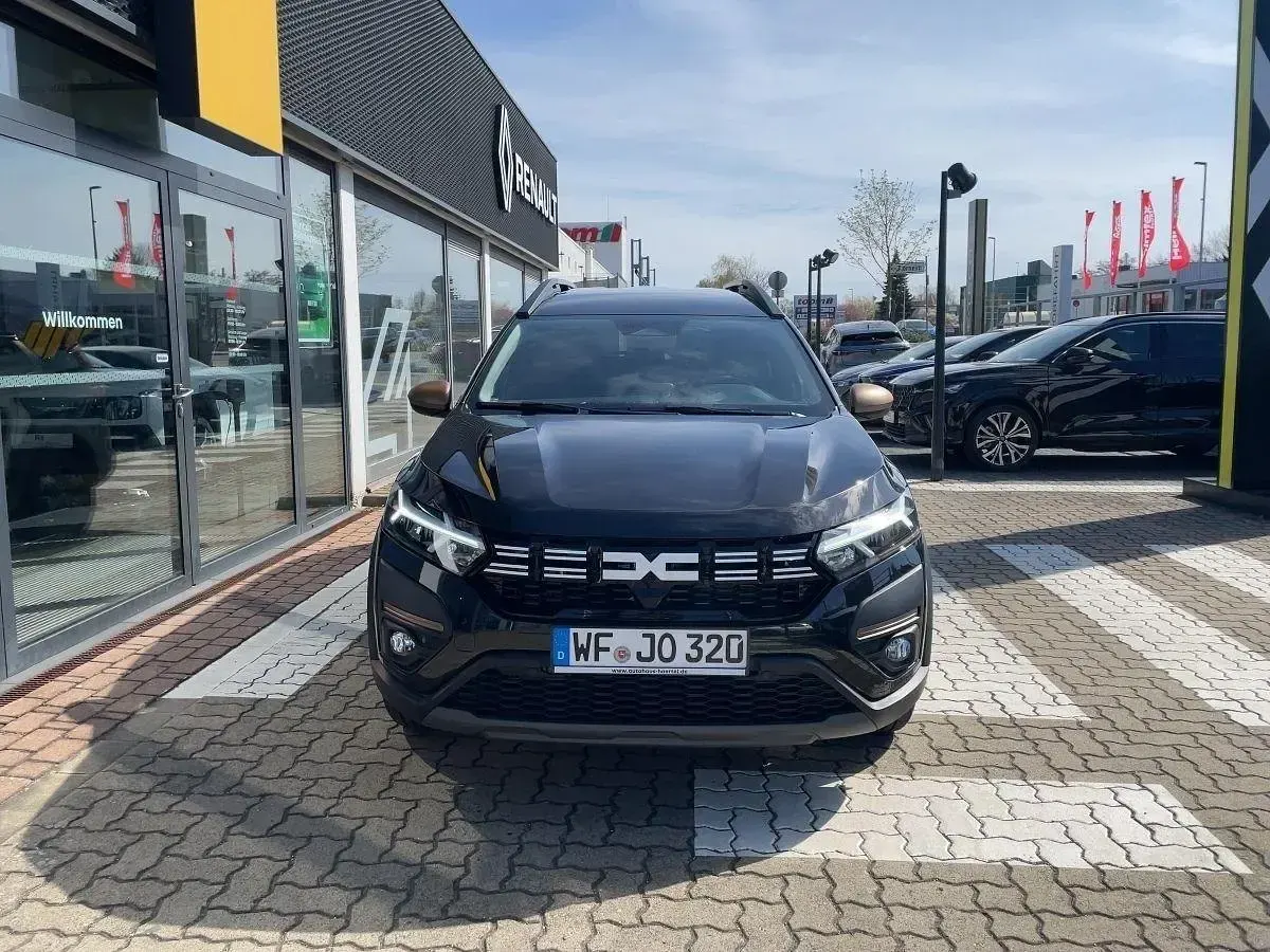 Gebraucht Dacia Jogger Extreme 110 PS (80 kW) 2025 Perlmuttschwarz (schwarz) Van / Kleinbus