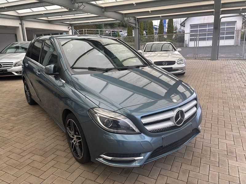 Gebraucht Mercedes B200 156 PS (114 kW) 2014 Blau Van / Kleinbus