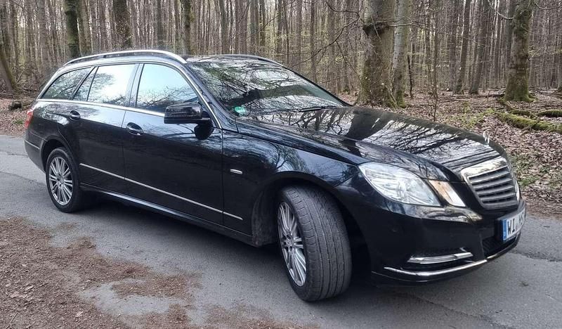 Second-hand Mercedes E250 204 CP (150 kW) 2012 Negru Break