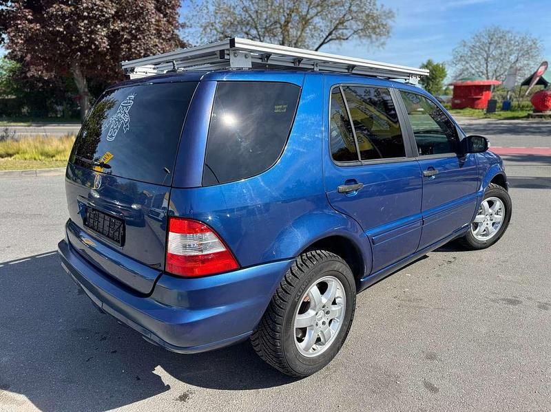 Gebraucht Mercedes ML320 218 PS (160 kW) 2001 Blau SUV