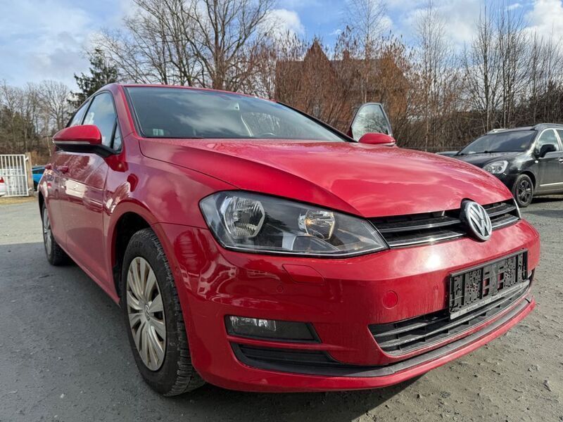 Rot Gebraucht 2013 VW Golf VII Comfortline Limousine | 7.999 € (Fairer Preis) - Bild 1/4