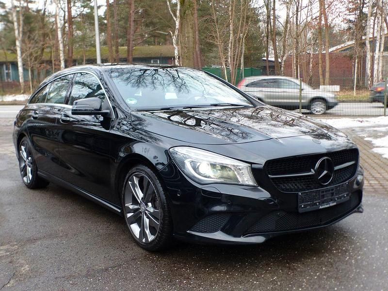 Gebraucht Mercedes CLA220 Shooting Brake 177 PS (130 kW) 2015 Schwarz Kombi