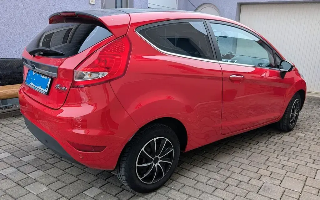 Gebraucht Ford Fiesta Titanium 120 PS (88 kW) 2010 Rot Limousine