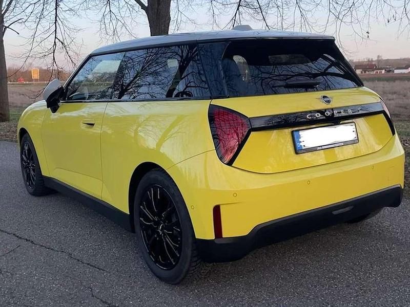 Gebraucht Mini Cooper SE Classic 135 kW (184 PS) 2024 Gelb Kleinwagen