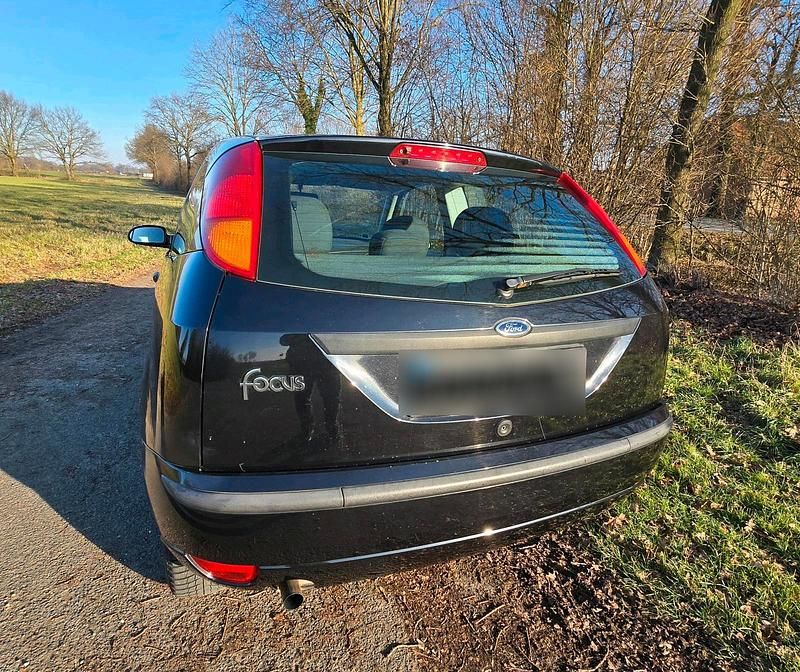 Usata Ford Focus 100 CV (73 kW) 2004 Nero Utilitaria