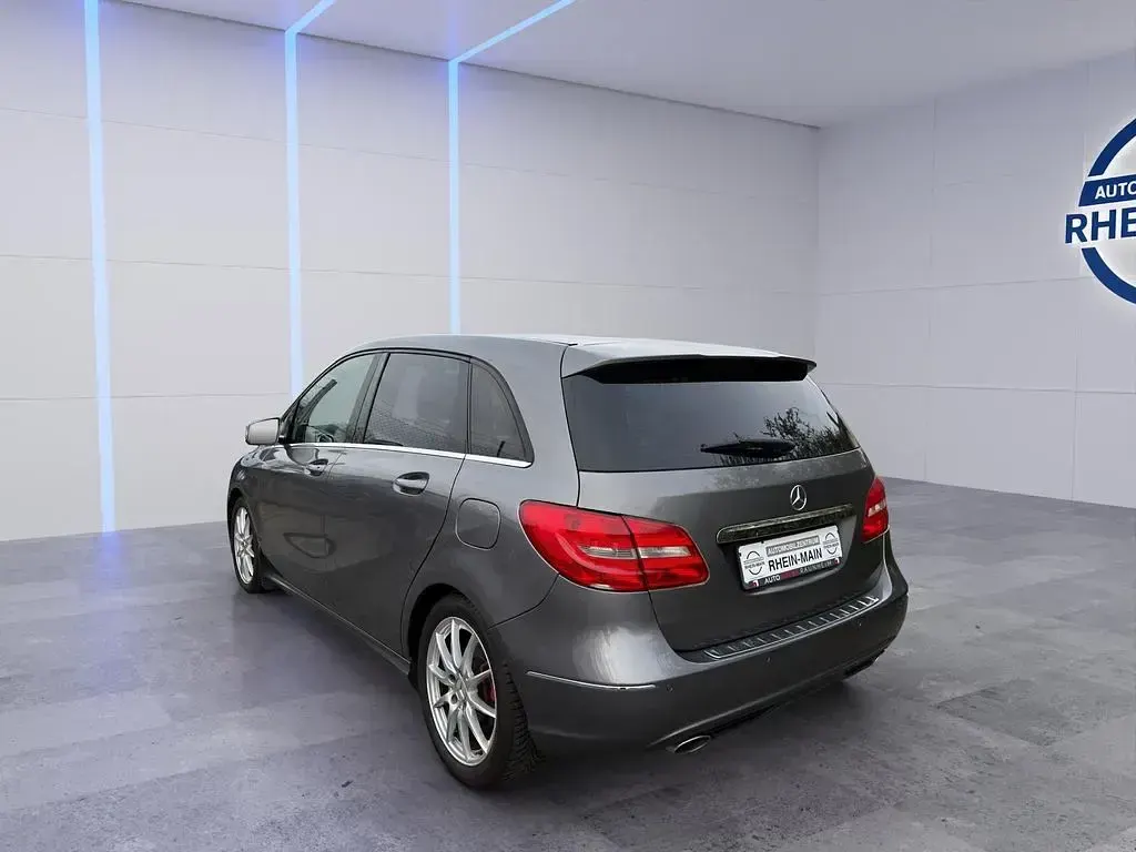 Gebraucht Mercedes B180 109 PS (80 kW) 2013 Grau Kleinwagen