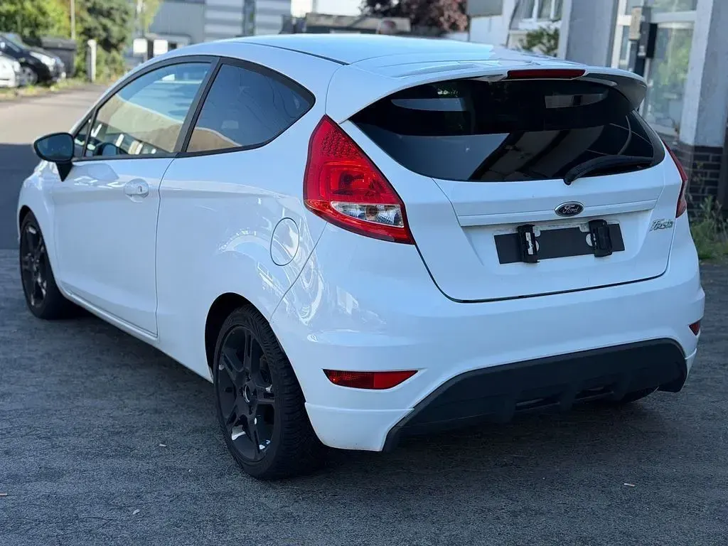 Gebraucht Ford Fiesta Sport 97 PS (71 kW) 2010 Weiß Limousine