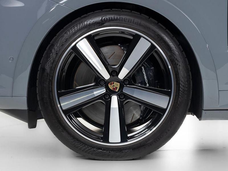 Gebraucht Porsche Cayenne Turbo E-Hybrid 740 PS (544 kW) 2024 Grau SUV