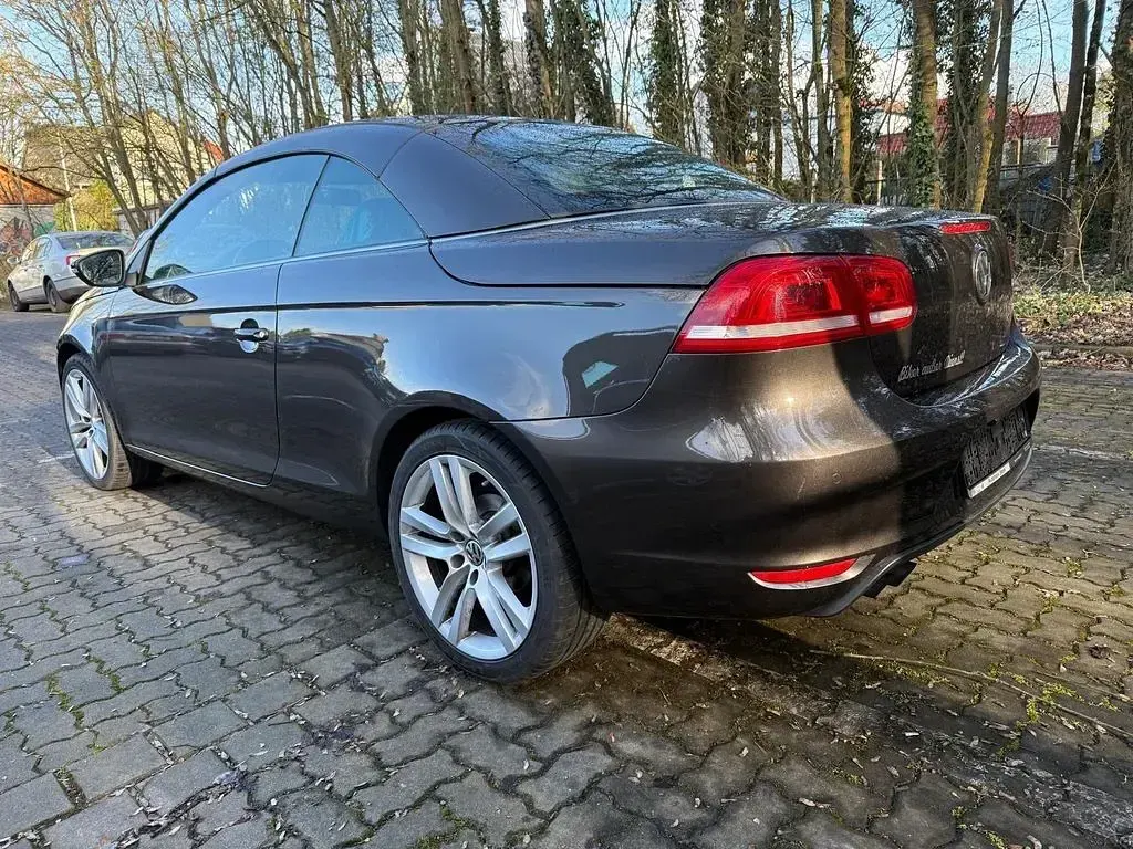 Gebraucht VW Eos Edition 122 PS (89 kW) 2011 Braun Cabrio