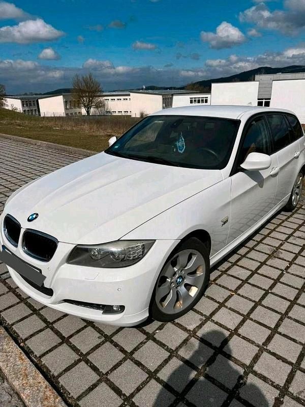 Gebraucht BMW 320 184 PS (135 kW) 2010 Weiß Kombi