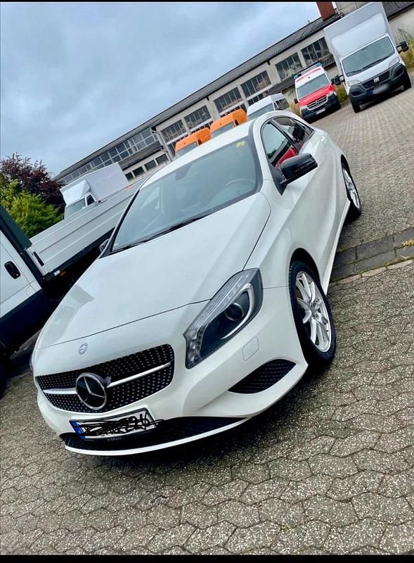 Gebraucht Mercedes A180 Style 122 PS (89 kW) 2013 Weiß Limousine