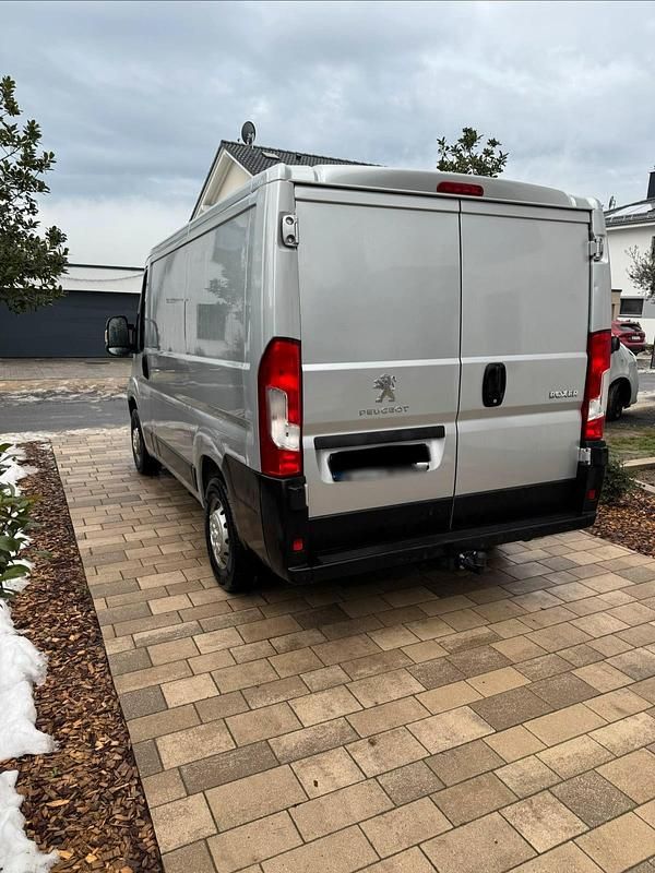 Gebraucht Peugeot Boxer 120 PS (88 kW) 2022 Silber Van