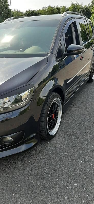 Schwarz Gebraucht 2014 VW Touran Van / Kleinbus | 13.500 € (Teuer) - Bild 1/4