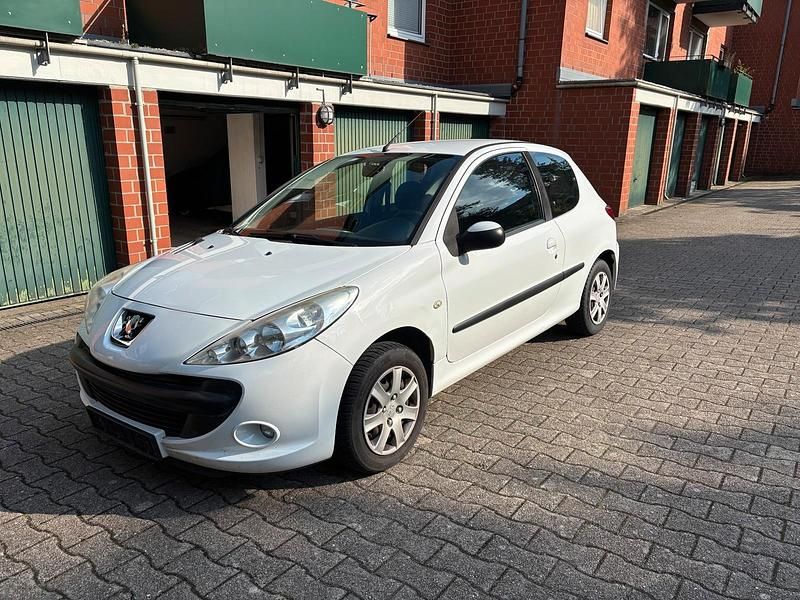 Weiß Gebraucht 2009 Peugeot 206+ Kleinwagen | 2.200 € (Fairer Preis) - Bild 1/4