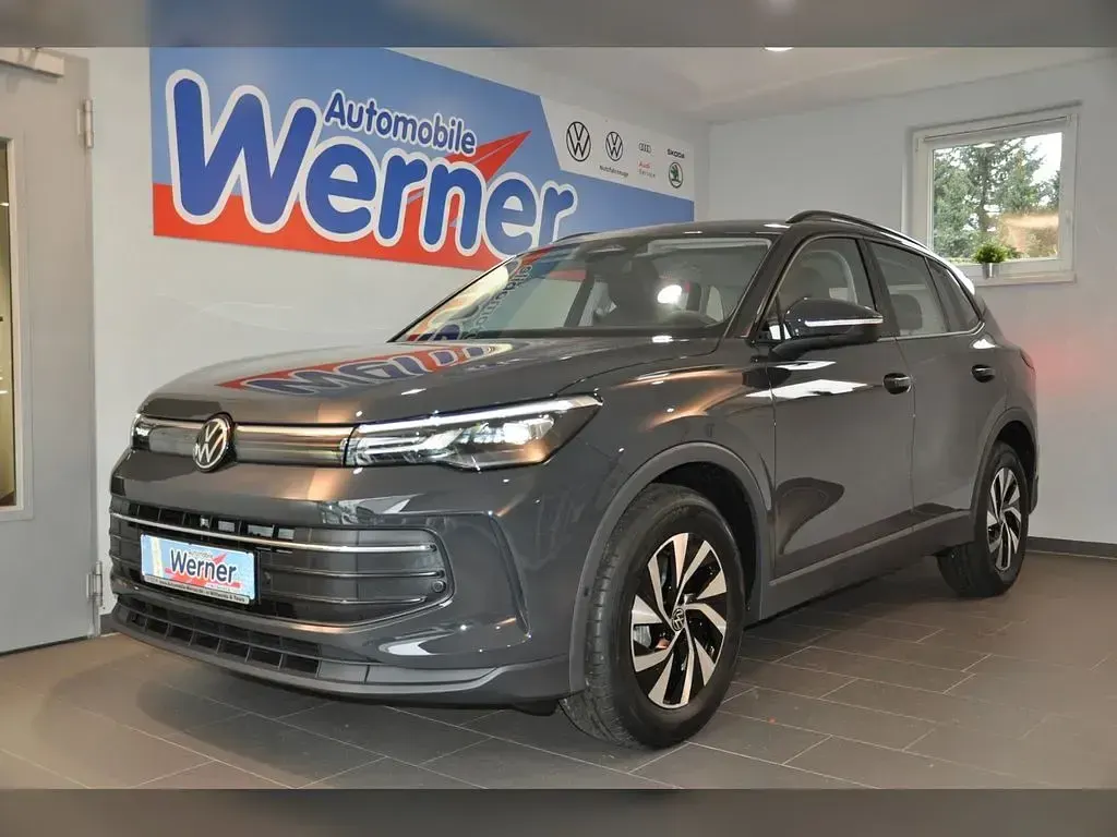 Gebraucht VW Tiguan Life 150 PS (110 kW) 2026 Grau SUV