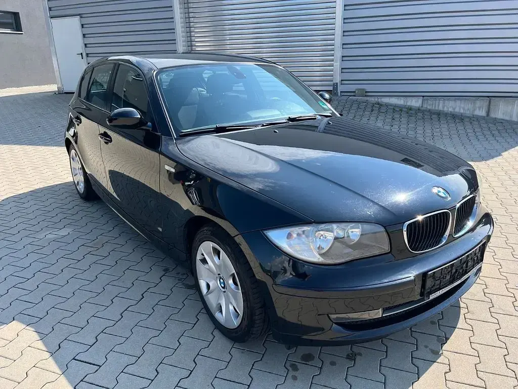 Gebraucht BMW 116 122 PS (89 kW) 2008 Schwarz Kleinwagen