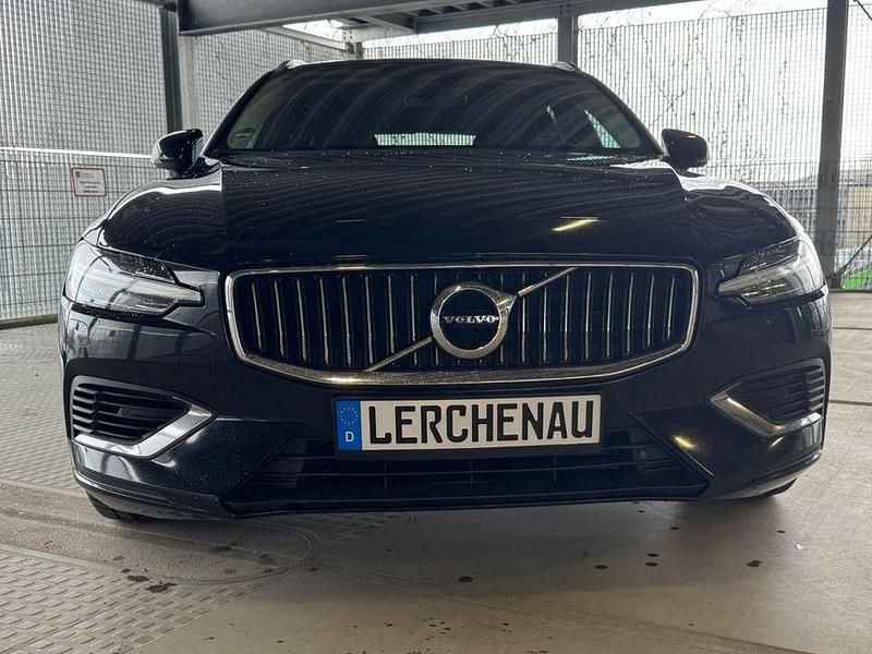 Gebraucht Volvo V60 Plus 253 PS (186 kW) 2022 Schwarz Kombi