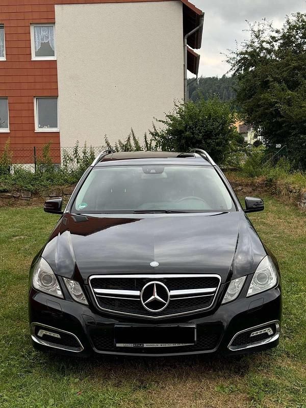 Schwarz Gebraucht 2010 Mercedes E350 AMG Kombi | 7.000 € (Superpreis) - Bild 1/4
