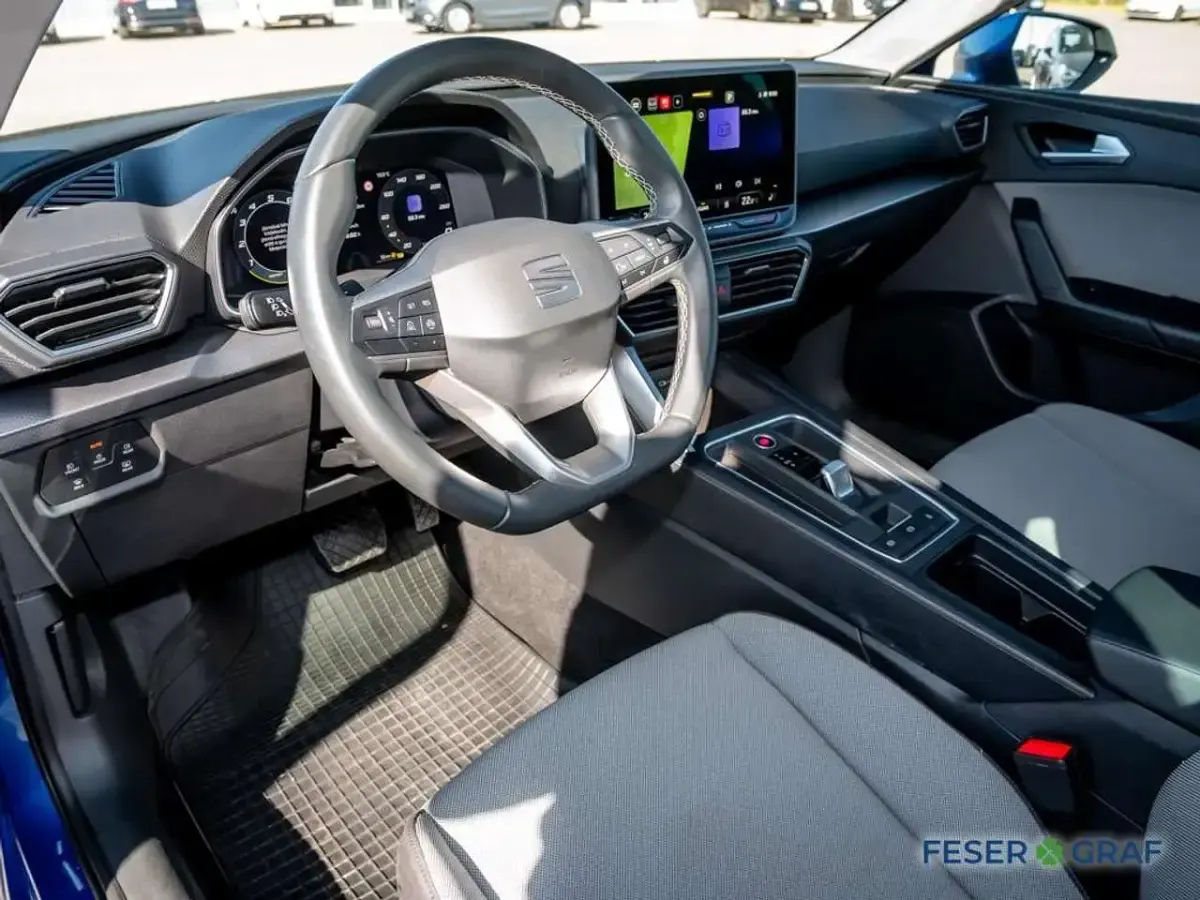 Używany Seat Leon Style 150 KM (110 kW) 2025 Niebieski Kombi