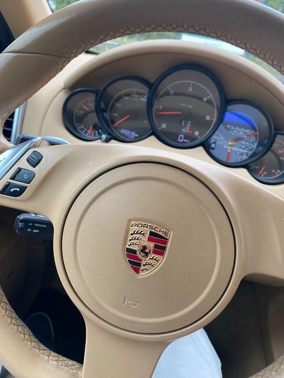 Usado Porsche Cayenne 245 HP (180 kW) 2012 Vermelho SUV