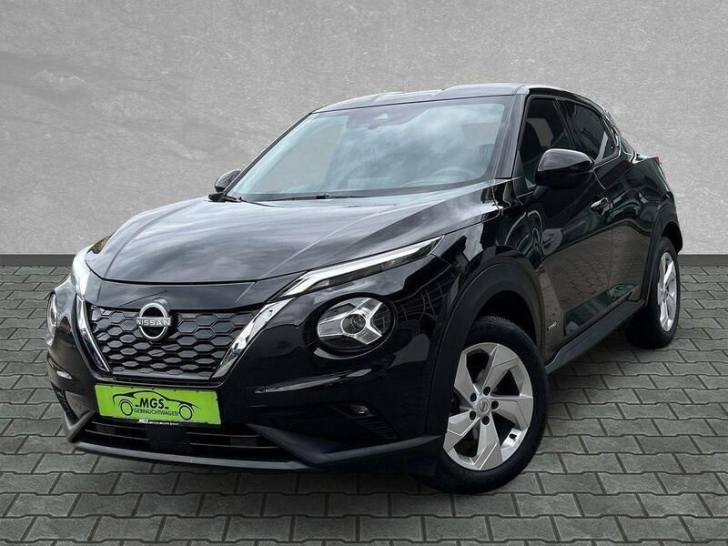 Black metallic Gebraucht 2024 Nissan Juke N-Connecta SUV | 23.990 € (Fairer Preis) - Bild 1/4