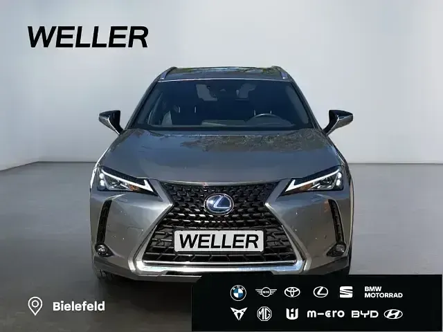 Gebraucht Lexus UX 250h 184 PS (135 kW) 2022 Silber SUV