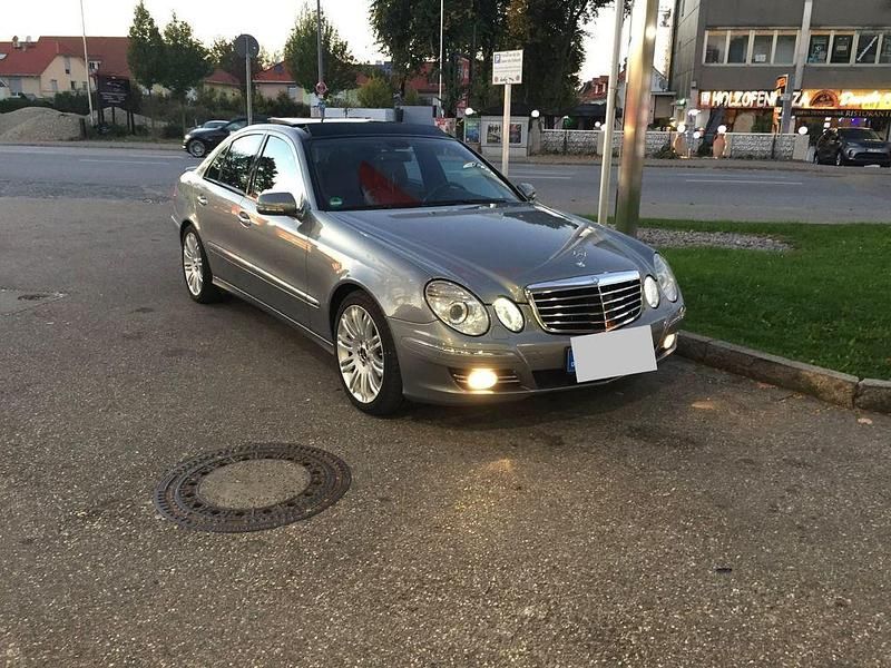 Grau Gebraucht 2008 Mercedes E320 Avantgarde Limousine | 7.900 € (Teuer) - Bild 1/4