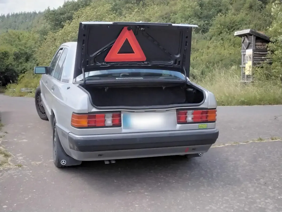 Gebraucht Mercedes 190 160 PS (117 kW) 1992 Silber Limousine