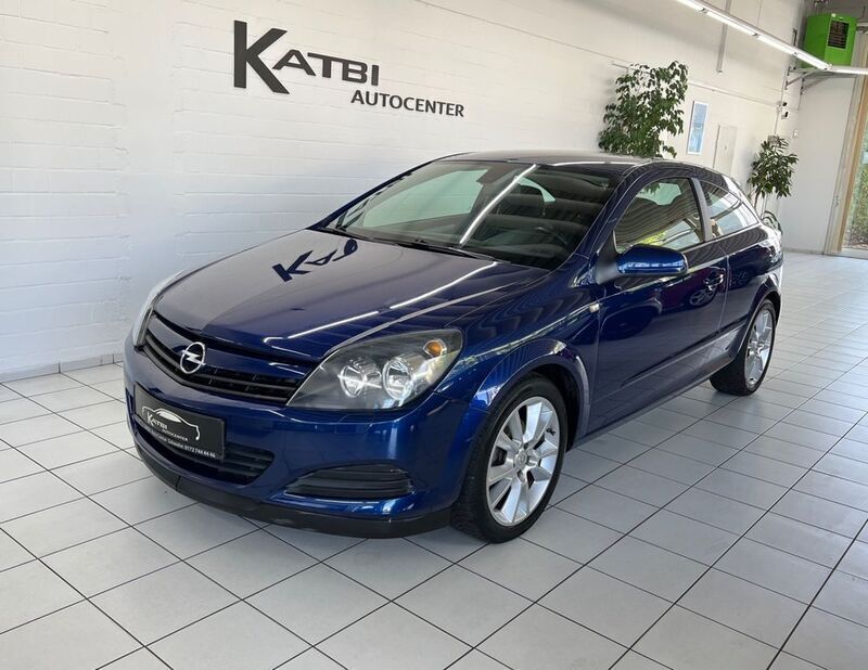 Blau Gebraucht 2005 Opel Astra GTC Edition Limousine | 2.450 € (Fairer Preis) - Bild 1/4